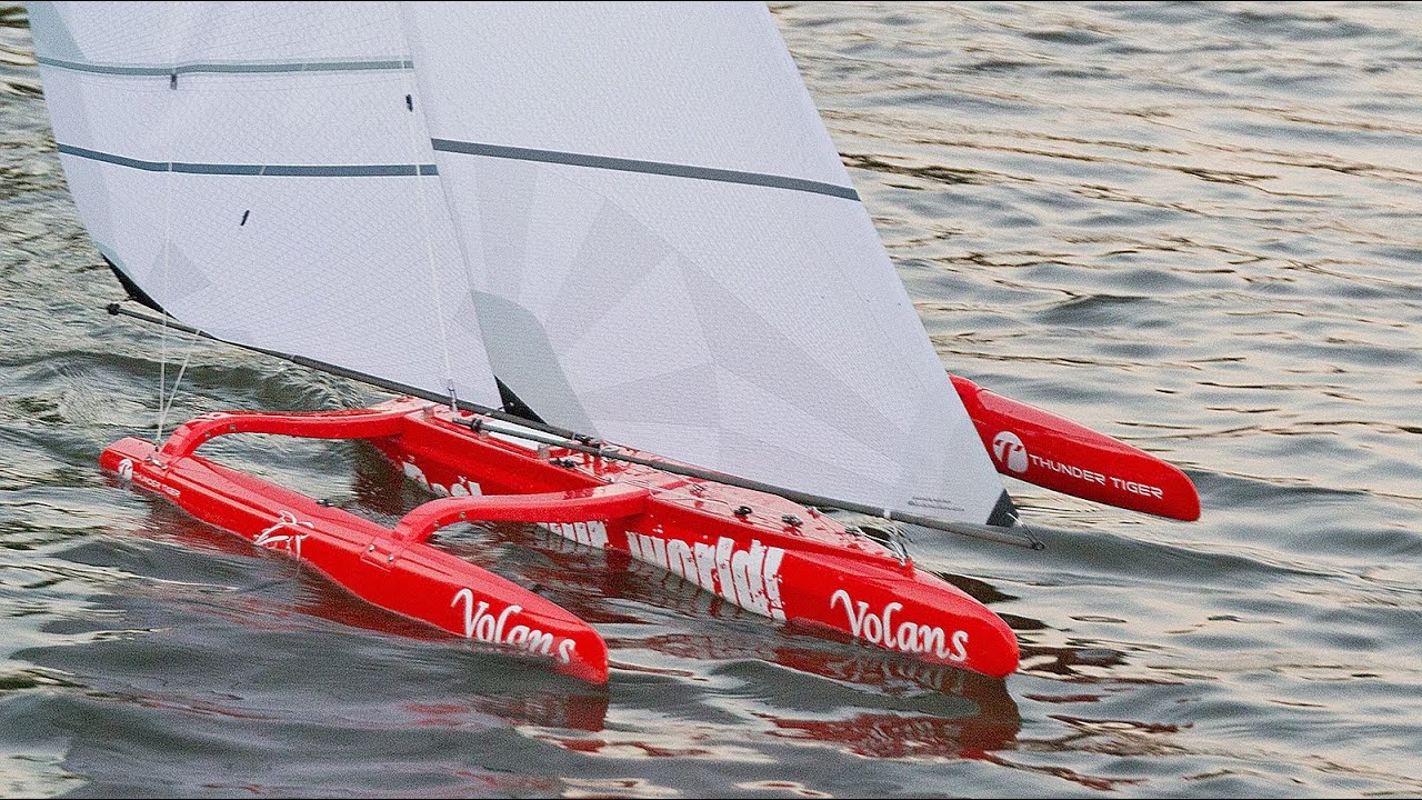 Adventure: Tuning and sailing a trimaran model sailing boat