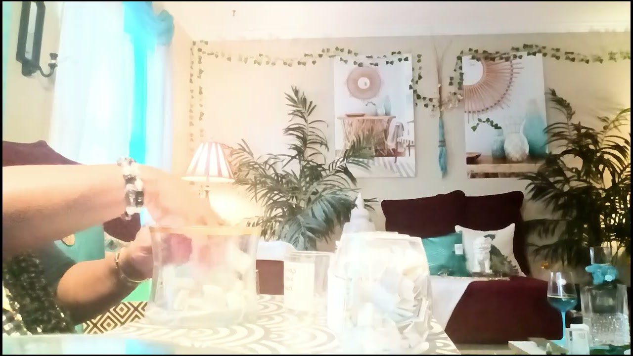 WOW. THE WHAT'S COMING TOWARDS YOU (JAR) JUST COSIGNED  THE THINGS YOU NEED.❤️🫶