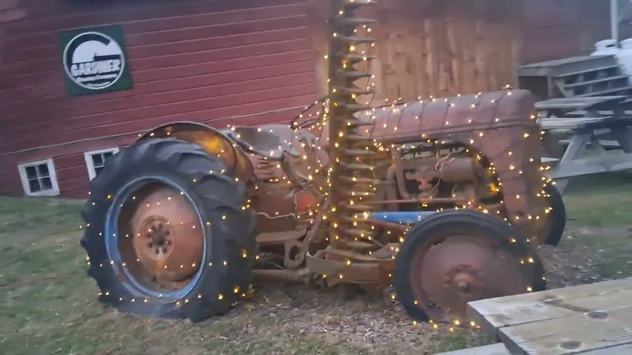 Miren etractor Como se ve con luces. navideñas Miren 😱🚜🧎