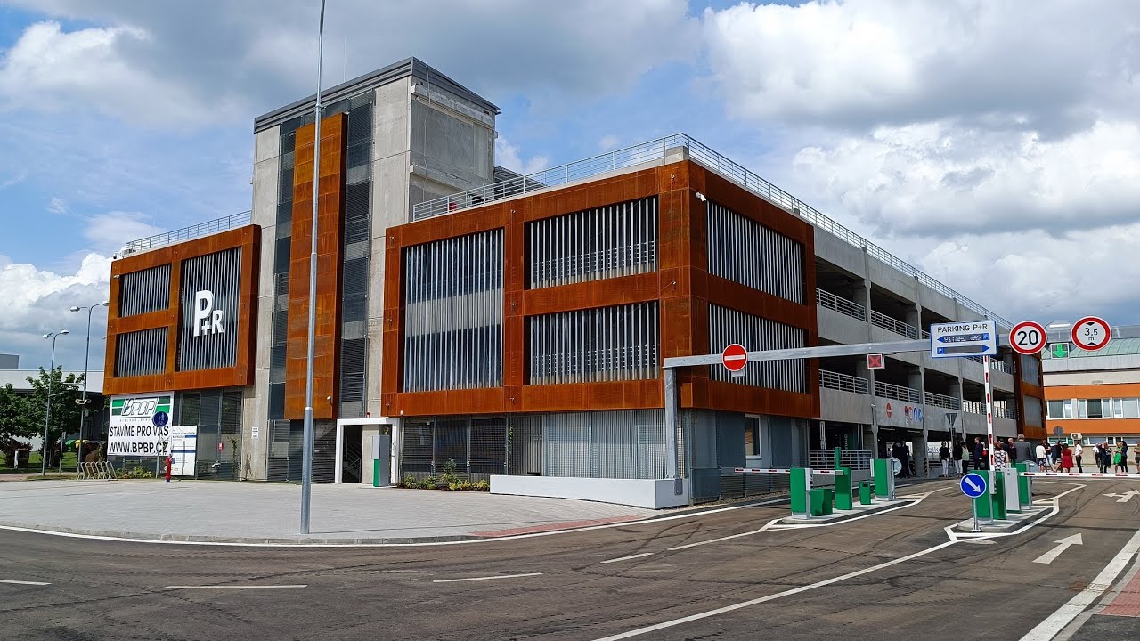 Mladá Boleslav: V sousedství parkovacího domu v ulici U Stadionu vznikne další parkoviště