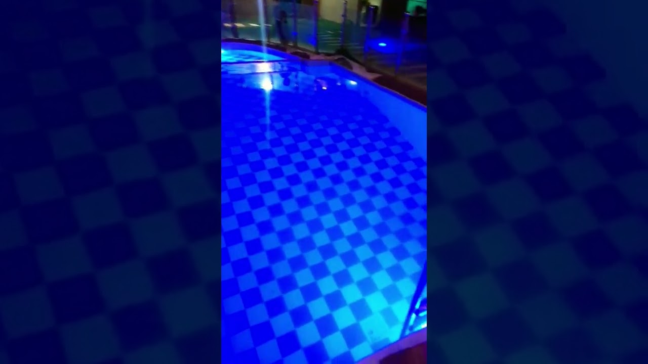 مسبح مع اضائة ليلية رائعة وجذابة في اروع شاليهات الرياض ، الرمال ٢٠٢٢