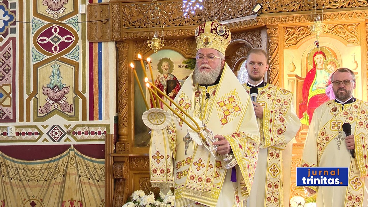 Preasfințitul Părinte Iustin a slujit în Biserica „Adormirea Maicii Domnului” din Tășnad