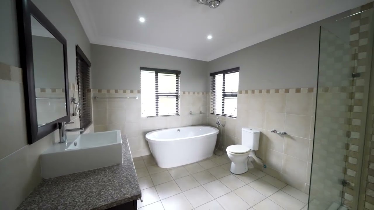 Stunning Modern home in lakeside Village modderfontein