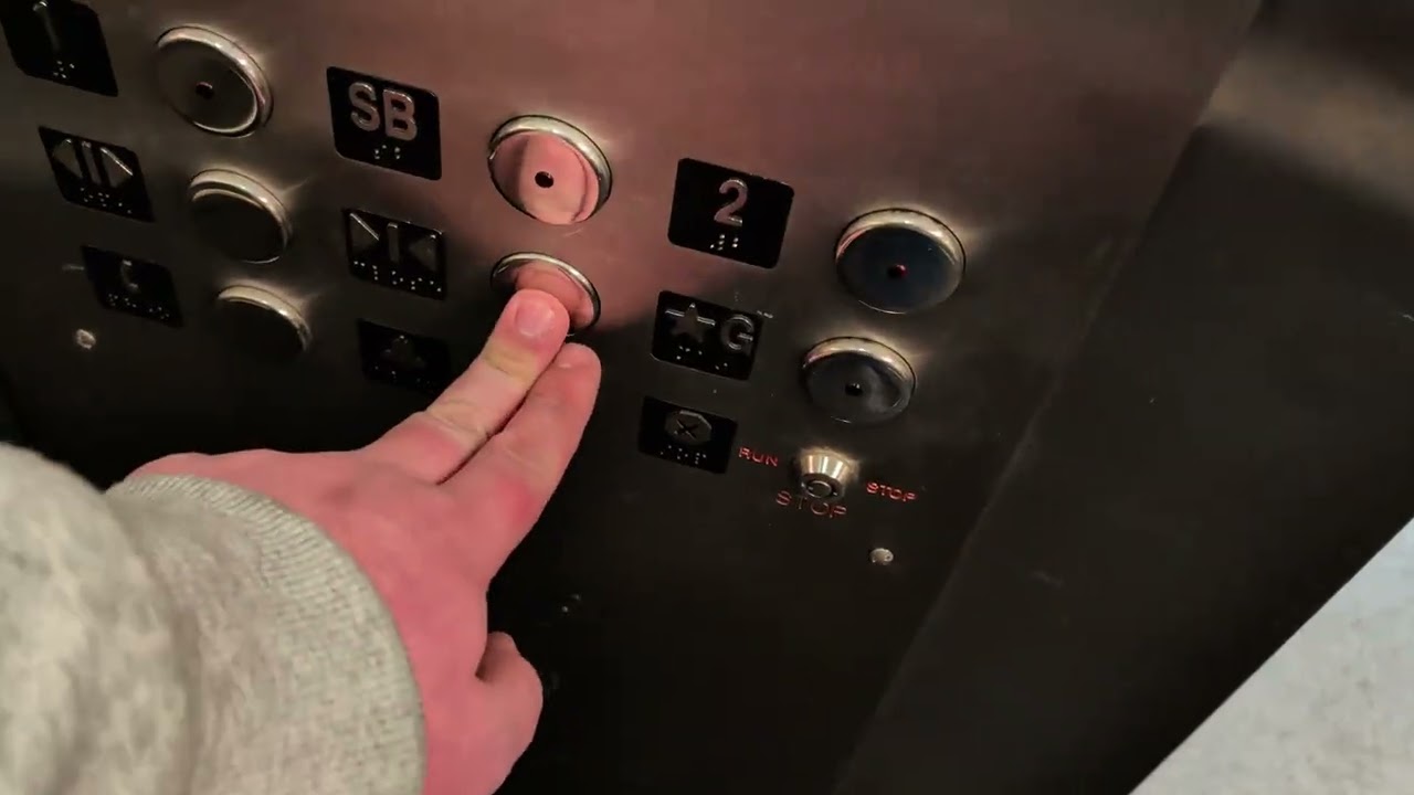 Nice Motor: KONE/MEI Dry-Powered Hydraulic Elevator - City Place/Hartford 21 Skybridge, Hartford CT