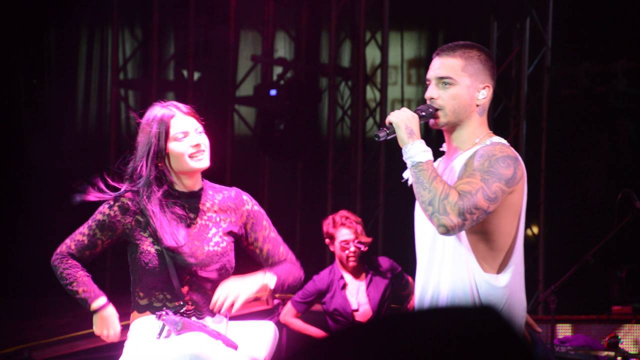 Maluma besó a fanática en Valencia