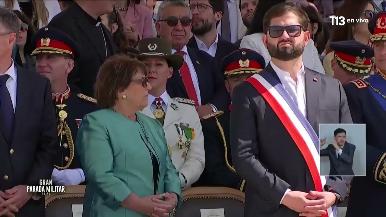 Así fue el paso de los F-16 de la FACH en la Parada Militar 2025