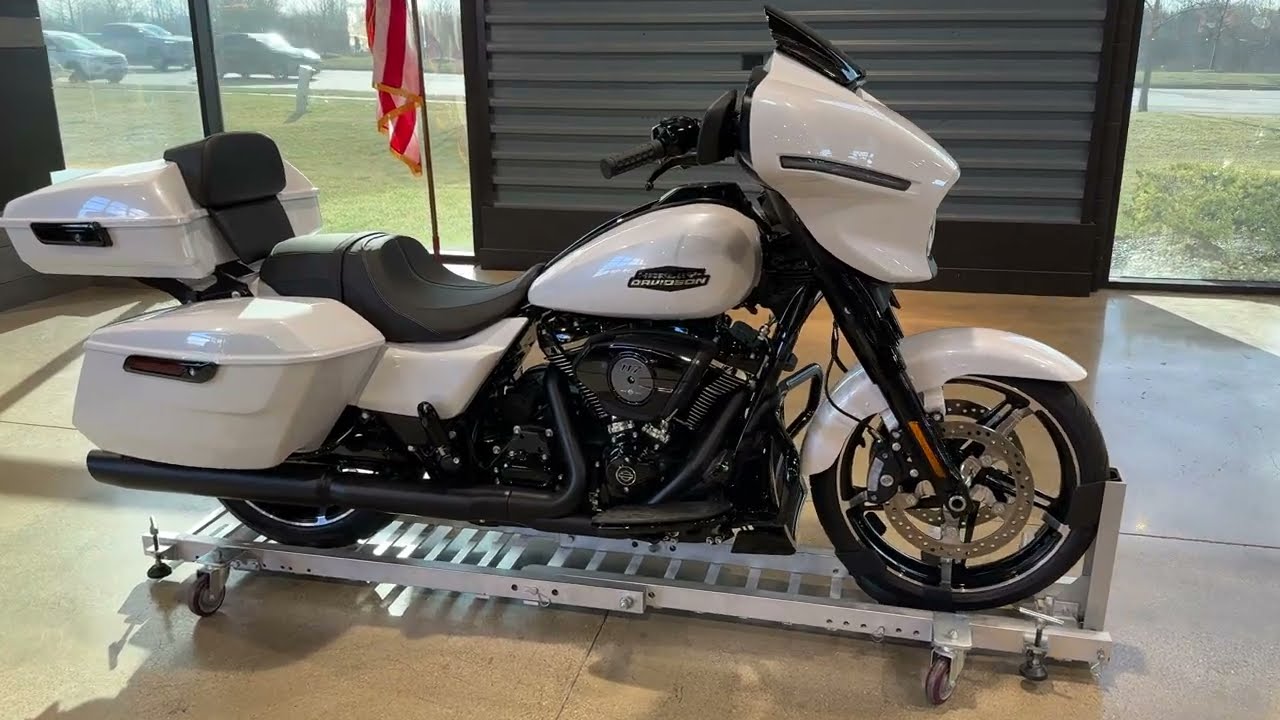 2024 Street Glide - White Onyx Pearl - BLK
