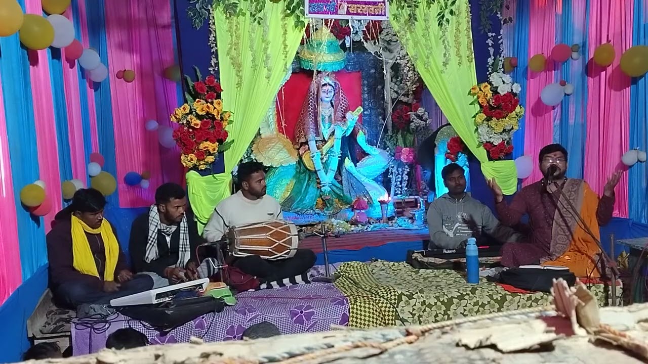 Baniya Patti chowk maa Kali Mandir ke prangan me saroswati puja ke subh afsar par prog.............