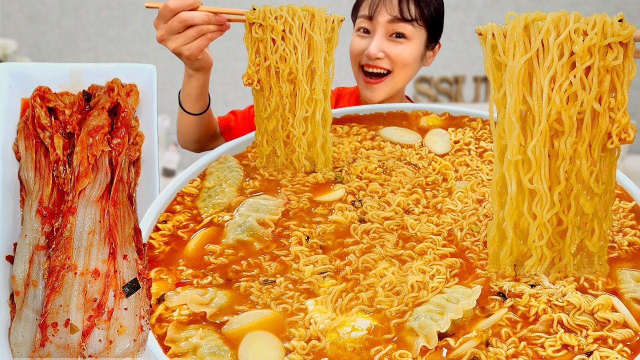 얼큰칼칼 떡만두라면에 계란 탁! 간단하게 8봉지🍜 Ramen MUKBANG ASMR