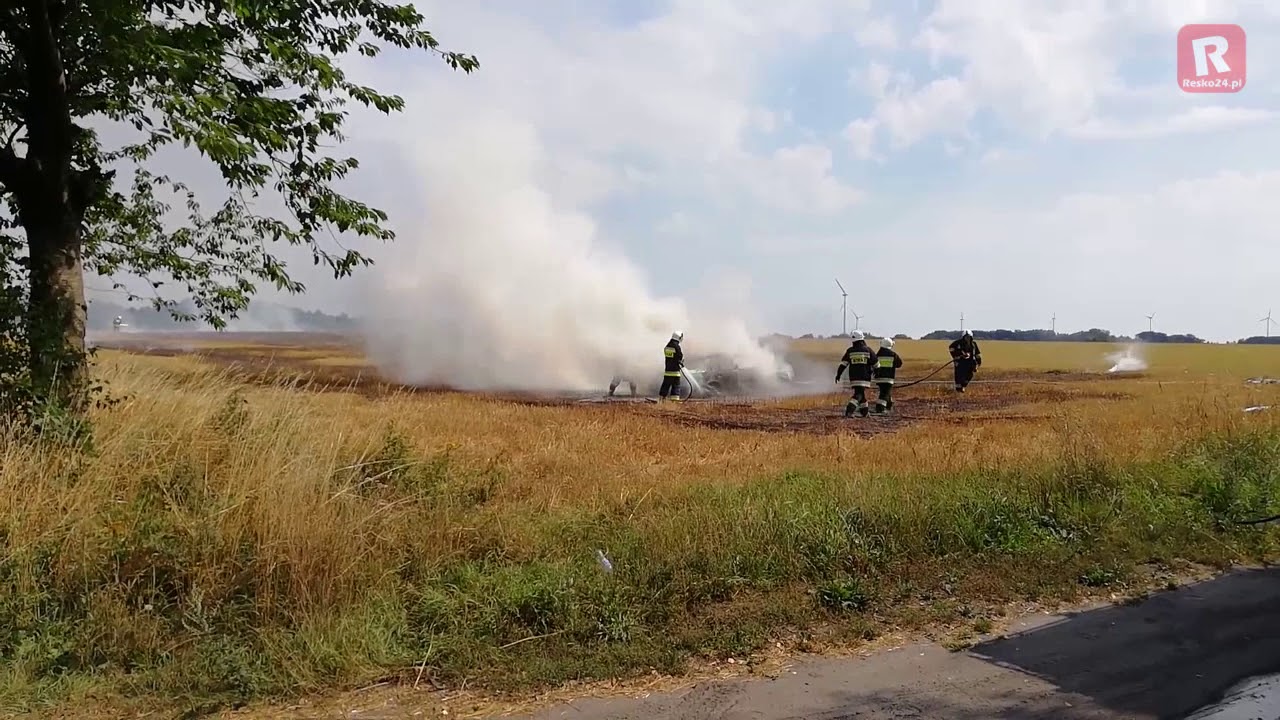 Pożar samochodu koło Smólska, gm. Resko