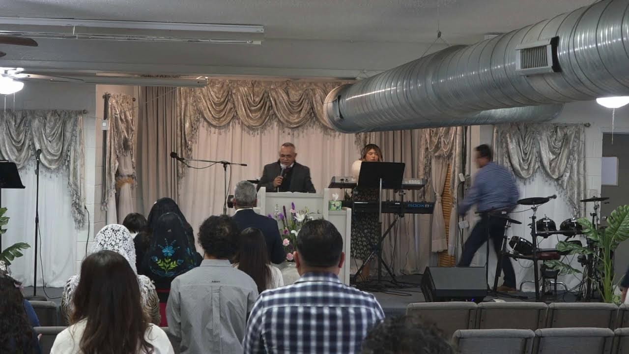 Sertvicio Congregacional ,iniciamos con Adoracion y alabanza. 2/22/25.