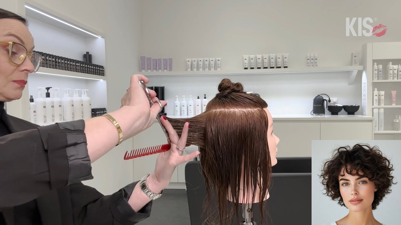 Korte , Krullende Bob met veel textuur en volume by Natasja Keijzer 