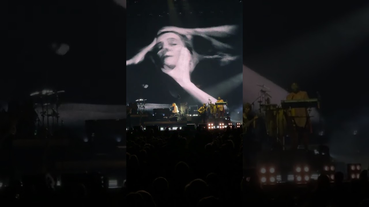 Brandi Carlile live at MSG 🫶🏻 Feb 14 2026 singing A Woman Oversees