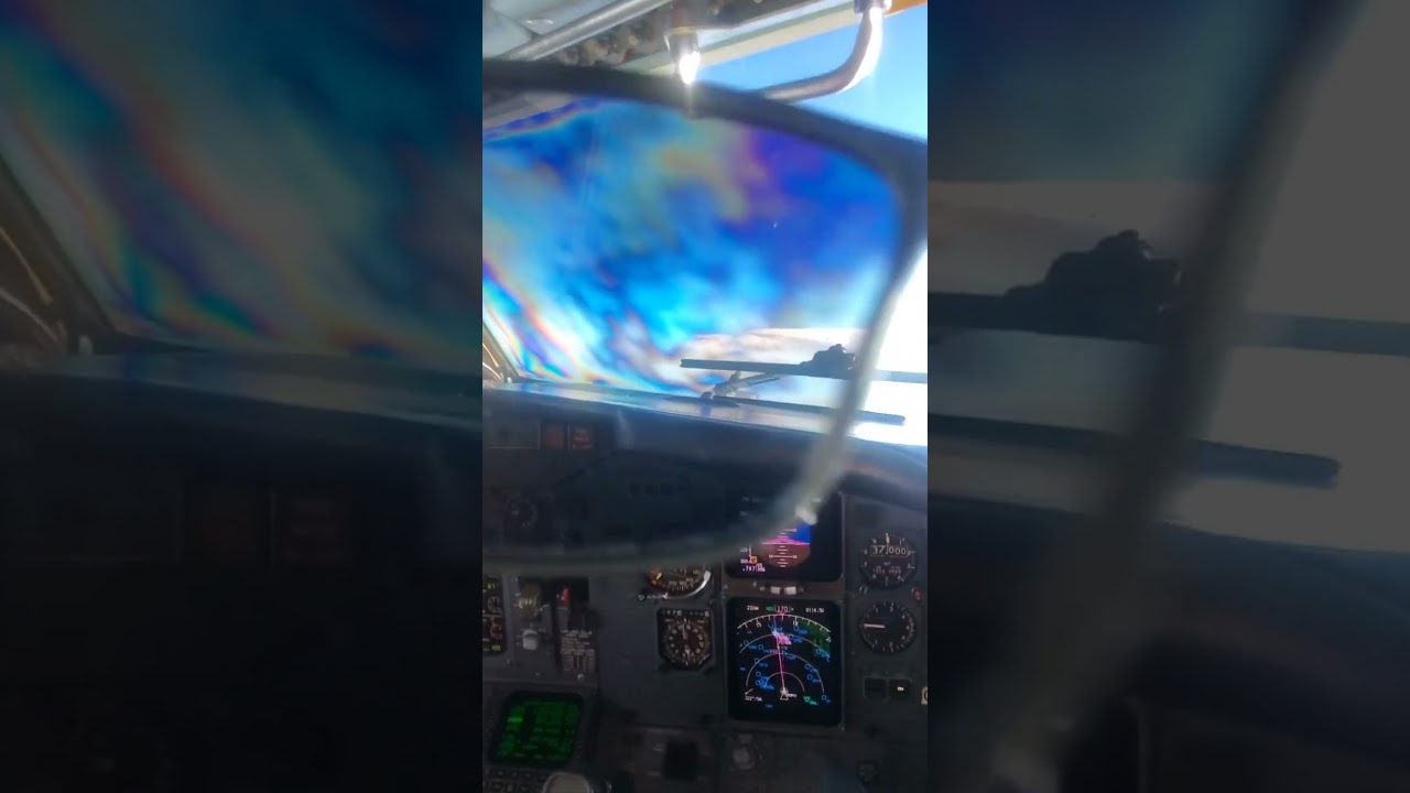 The Reason Pilots Don't Wear Polarized Sunglasses 