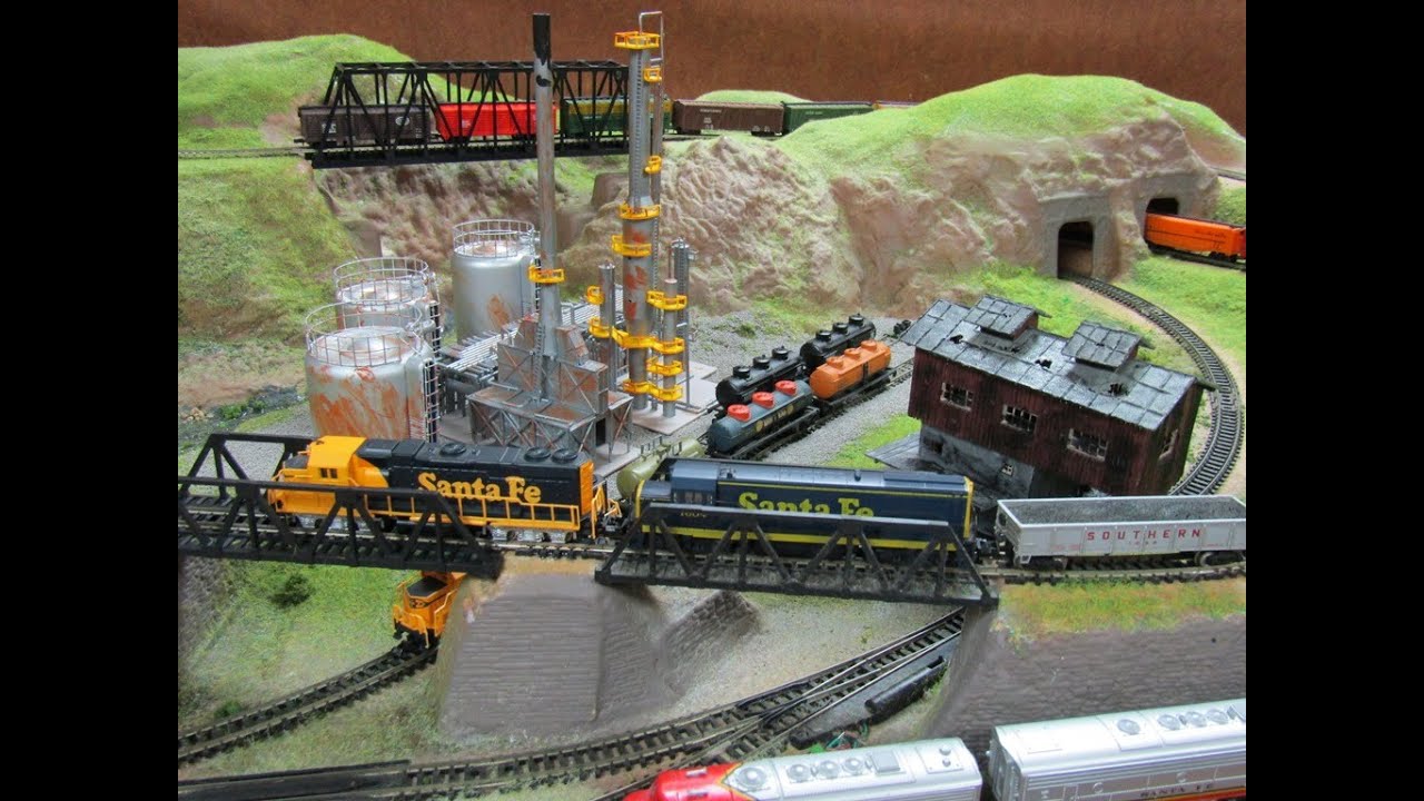 Oil Refinery update & running trains on N-Scale Santa Fe Paradise