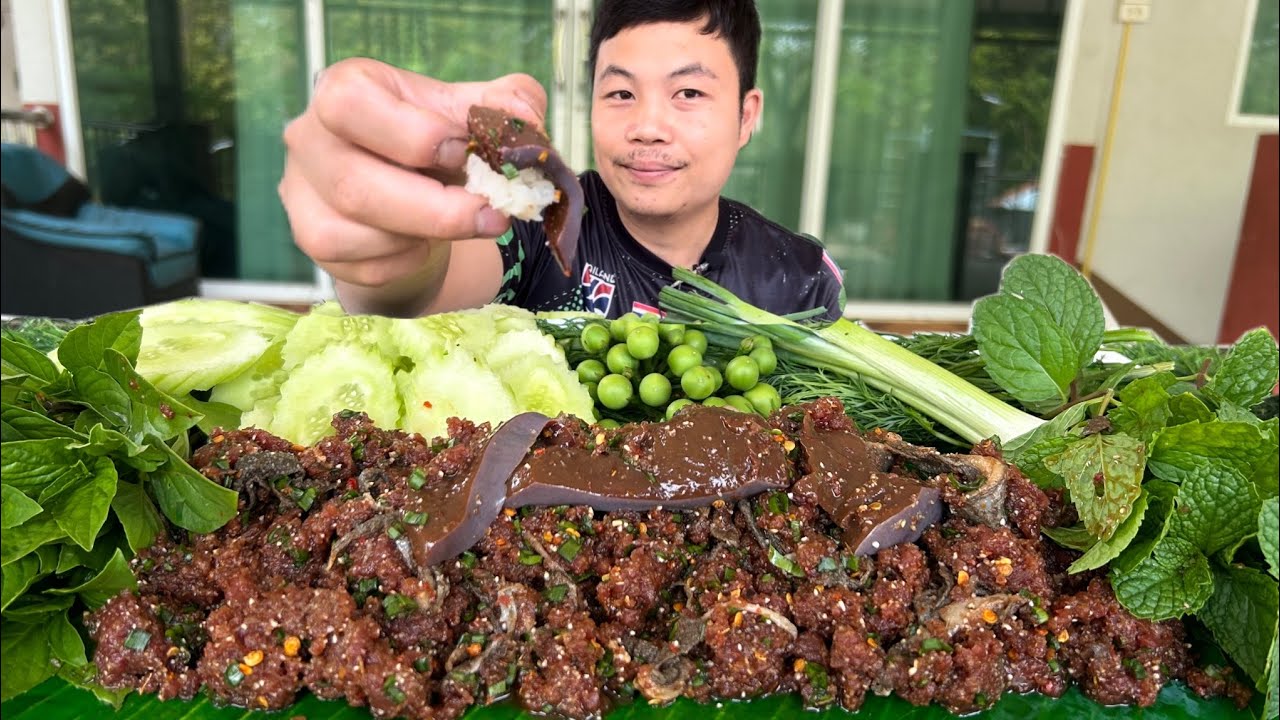 ลาบเหนียวลาบเนื้อวัว♨️แกล้มผักสดๆข้าวเหนียวร้อนๆแซ่บหลายเด้อ😋😋😋😋