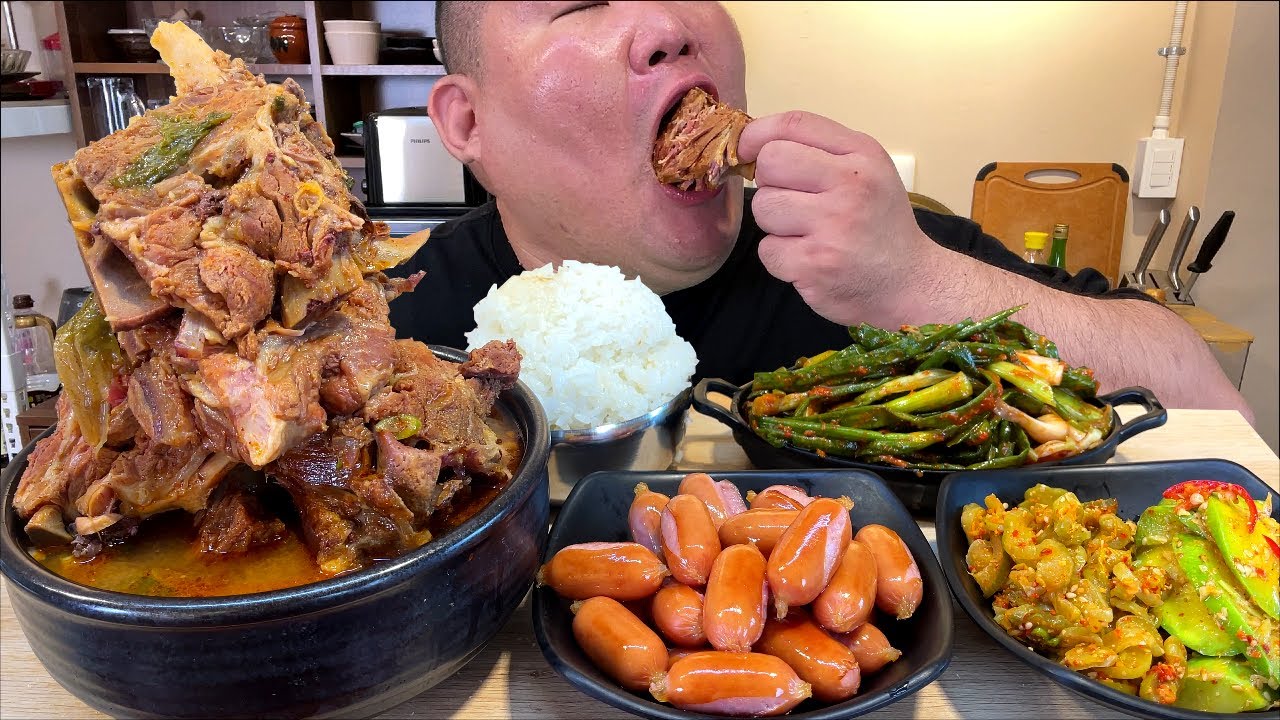 산더미 뼈국 + 비엔나 + 파김치 + 오이지 + 호박볶음 한식먹방 MUKBANG