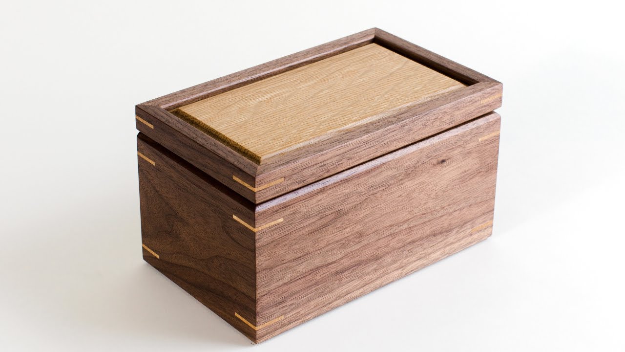 Medium Sized Keepsake Memory Box &ndash; Walnut and Quarter Sawn Oak Wood - Mad Tree Woodcrafts