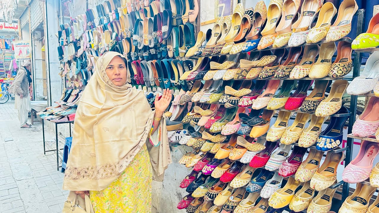 Layyah city se bagham Ne shopping ki