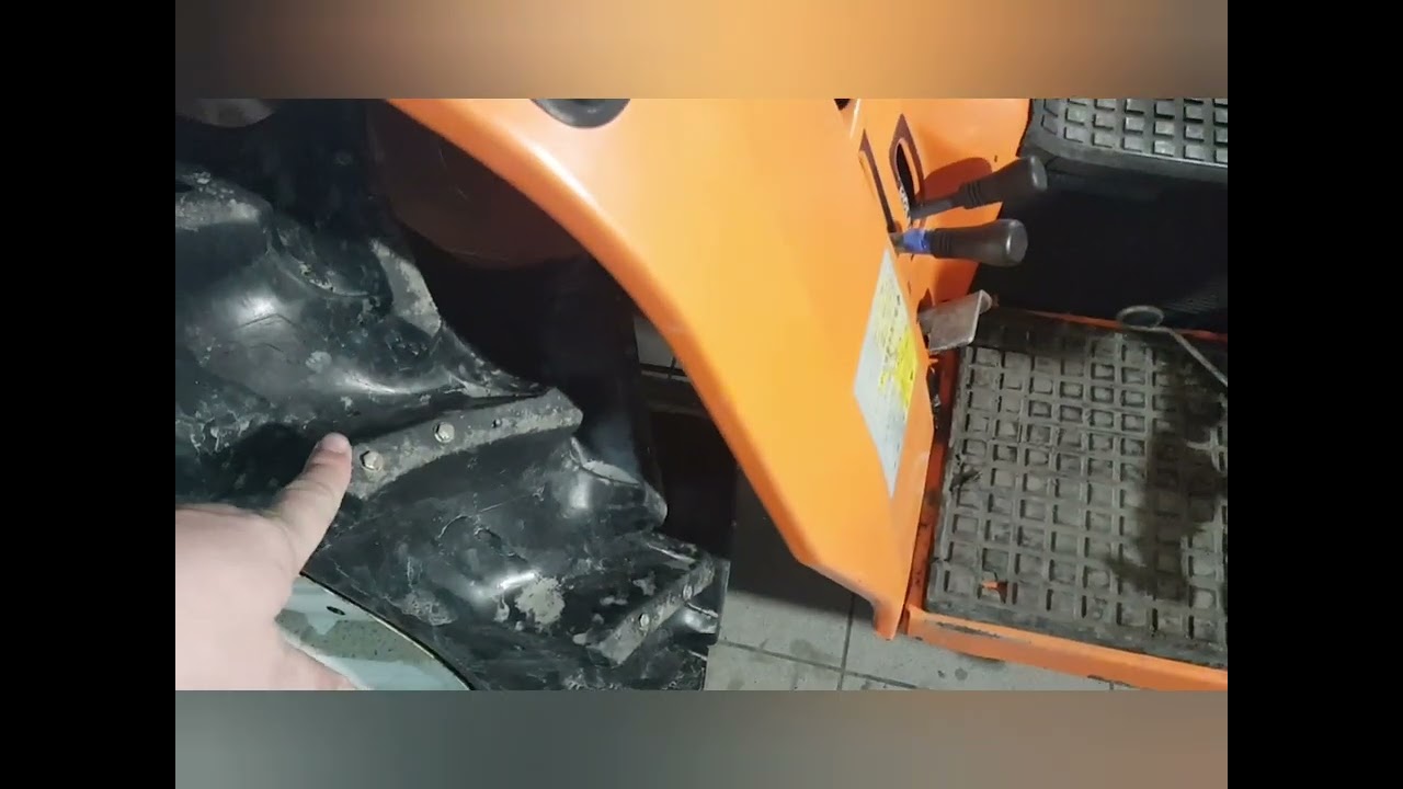 Органы управления на японском тракторе Kubota BS-16