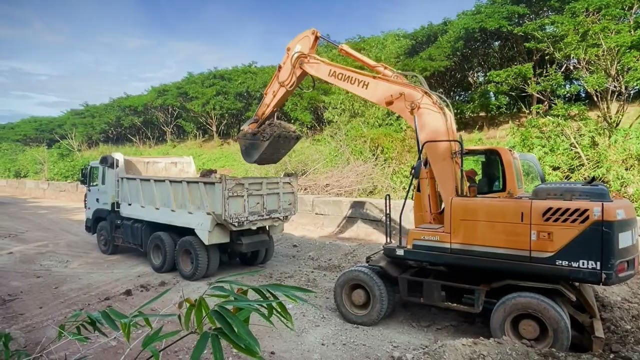 New Liebherr 964-974 & Hitachi Zaxis 670LCR Excavators Loading Trucks - Drone Video - Ascon Ltd