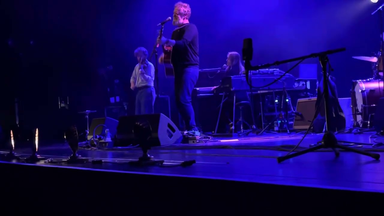 Breathtaking performance of Glenn Hansard in Frankfurt