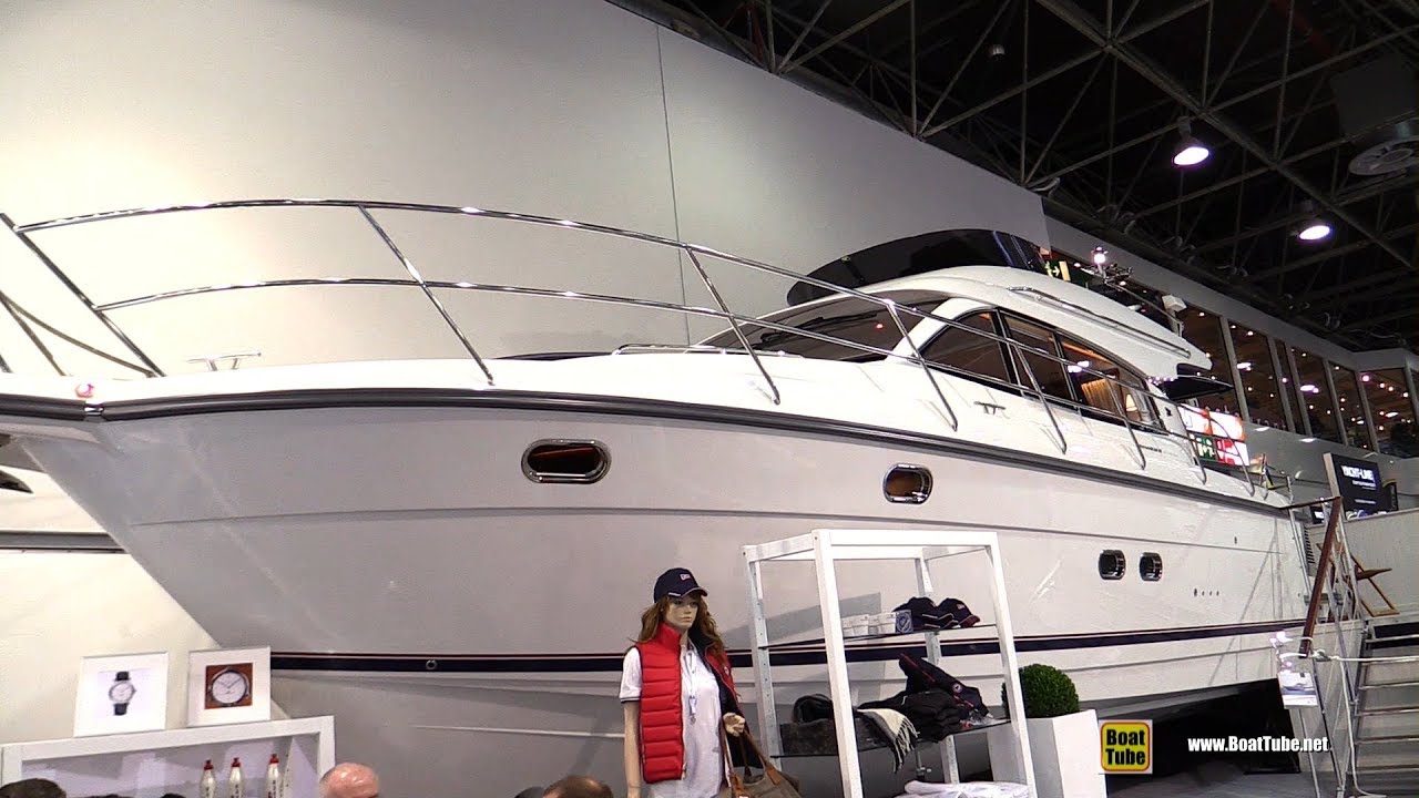 2018 Nimbus 405 Fly Bridge Motor Yacht - Walkaround - 2018 Boot Dusseldorf Boat Show