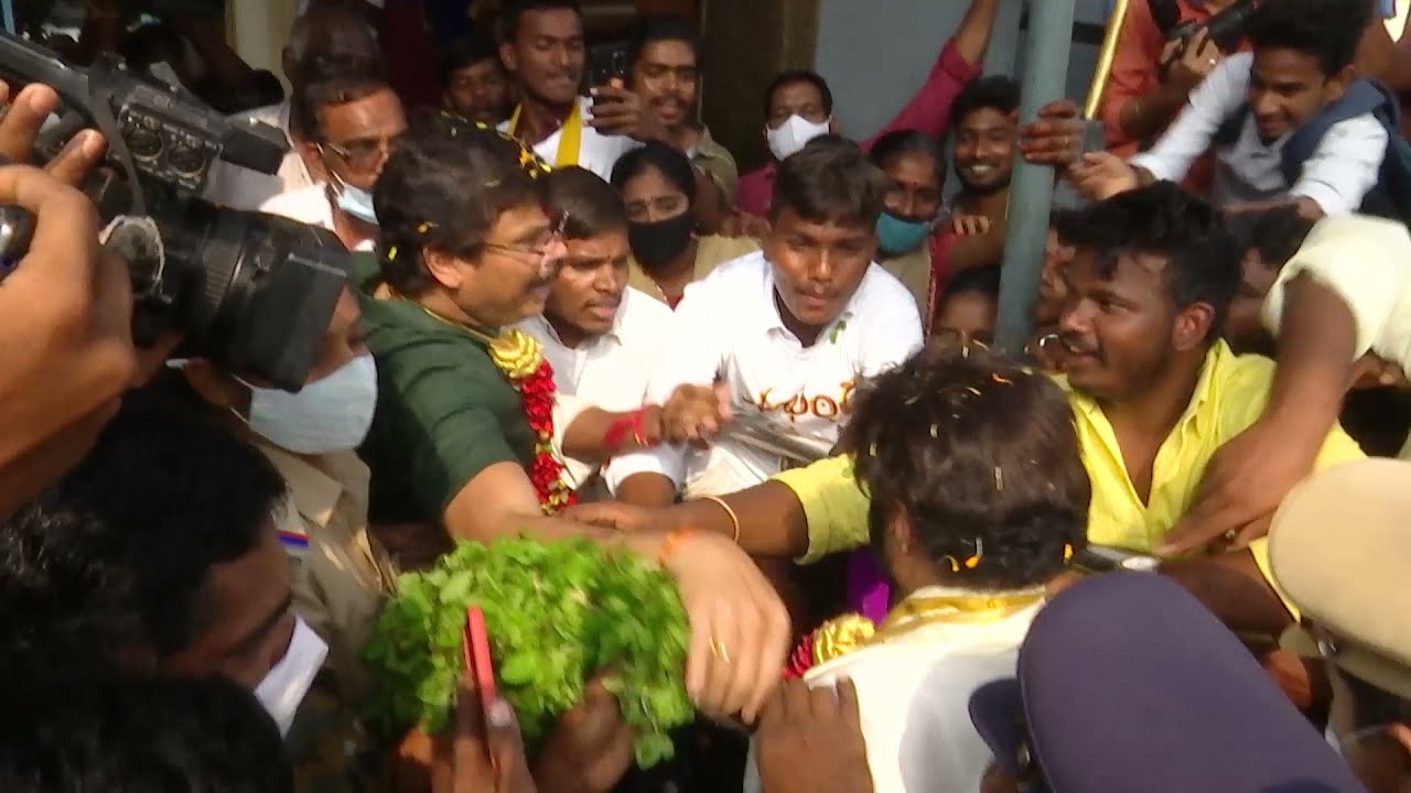 Nandamuri Balakrishna, Boyapati sreenu and Akhanda team Peda kakani temple visit | #CINESTAR9