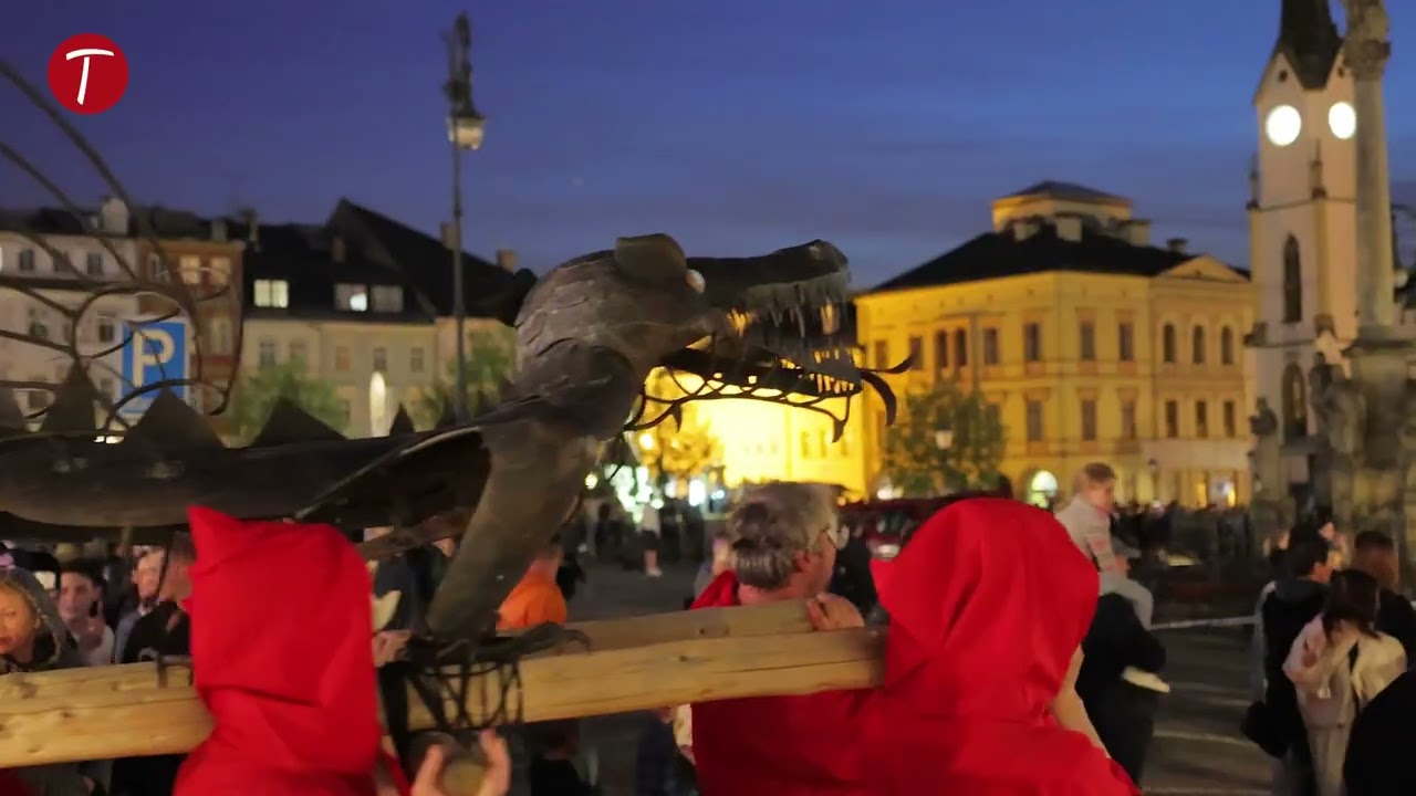 Průvod na dračích slavnostech v Trutnově