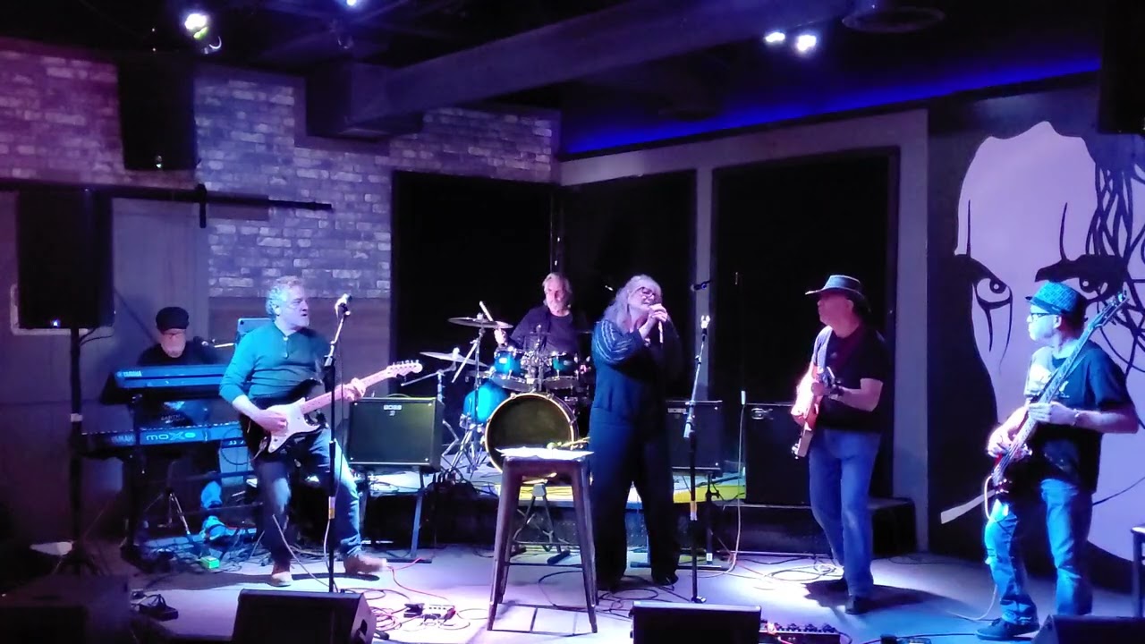 FlashJam; Black Velvet; Alannah Myles; Performed By; Red Velvet