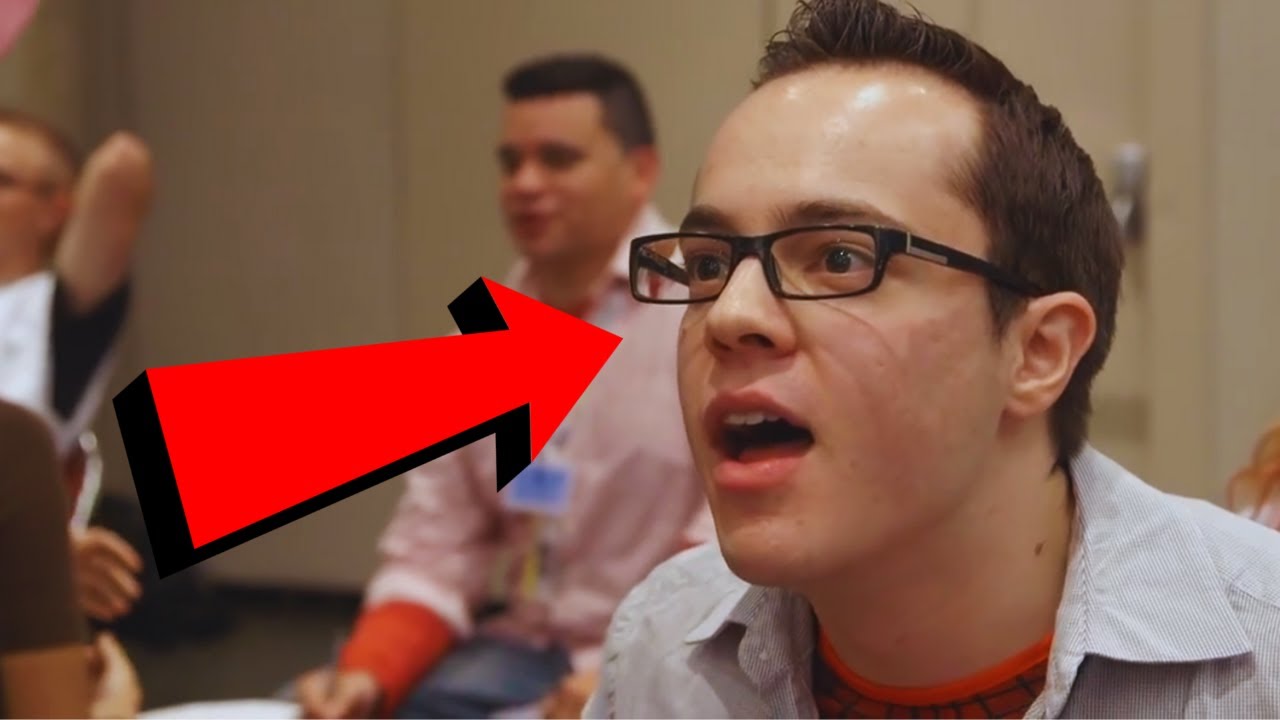 ALPHA NERD SLAYS EVERY GIRL AT COMIC CON