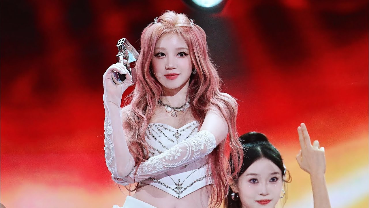 251206《COPDD》郑州CFM十周年庆典 251206 4K60P 横版直拍 宋雨琦 우기 직캠 YUQI FANCAM