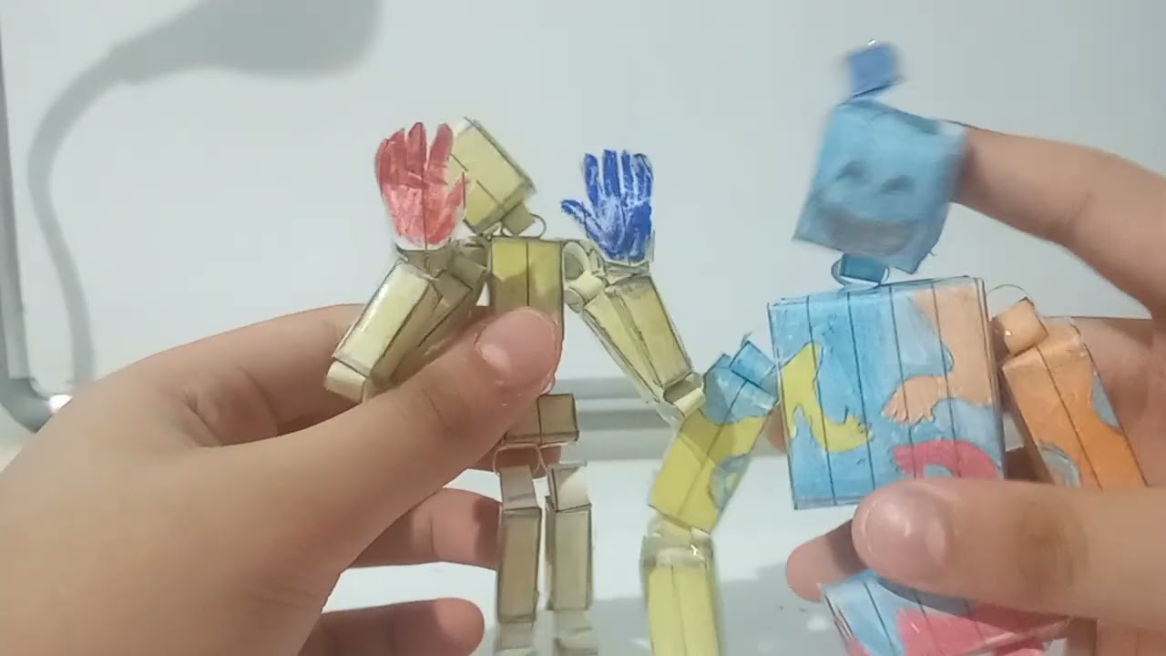 mostrando todos os meus bonecos de poppy playtime de papercraft