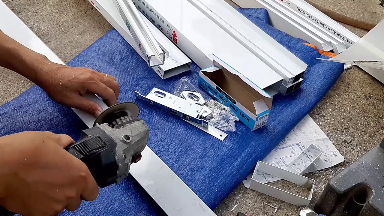 Hướng Dẫn Khoét Lỗ Lắp Khóa Móc Cửa Lùa Nhôm Kính Cường Lực