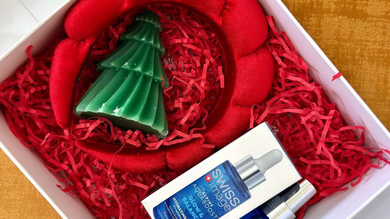 Unboxing My Holiday Skincare Box💖💖 | This is so pretty 🤩 