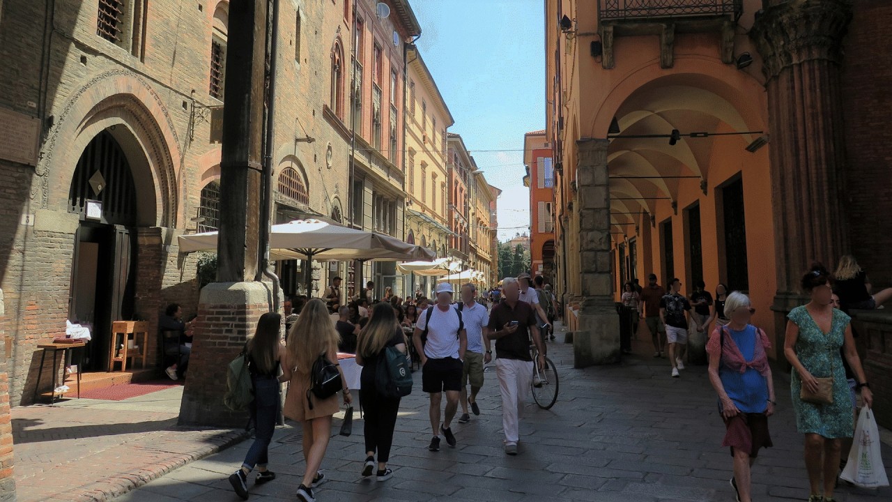Bologna Walking Tour 4K | Walk 2 Emilia-Romagna, Italy 🇮🇹 Travel Video with Music – Italy in Photos