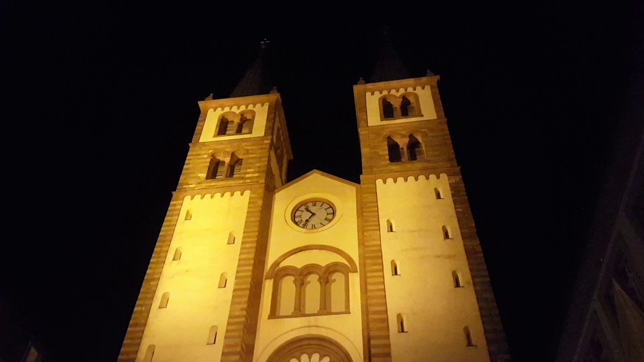 Würzburger Dom Vollgeläute mit 20 Glocken zur Osternacht