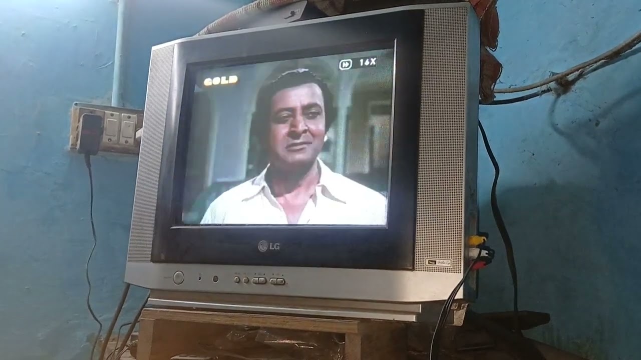 LLOYD   DVD  player  FOR  SALE  CONTACT   7359269170