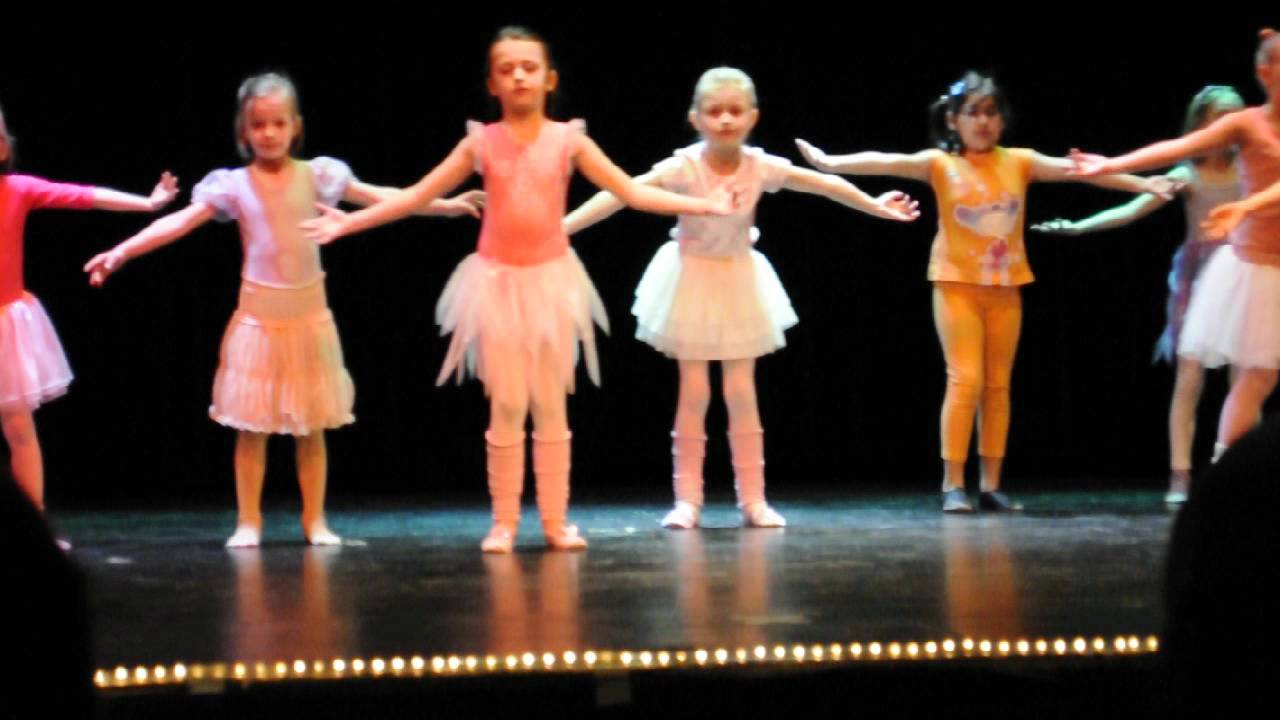 Julias dansuppvisning (Haninge dansstudio)