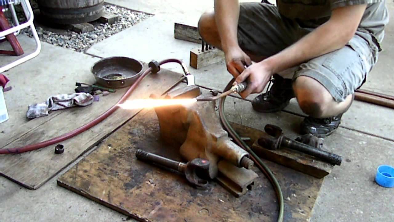 Wagoneer Dana 44s: Part 4 Ujoint caps and some clean up