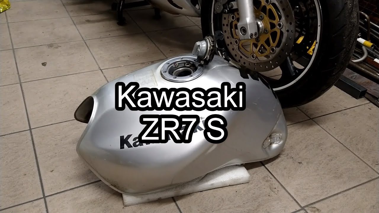 Kawasaki ZR7 S #7 Zbiornik paliwa - usuwam rdzę
