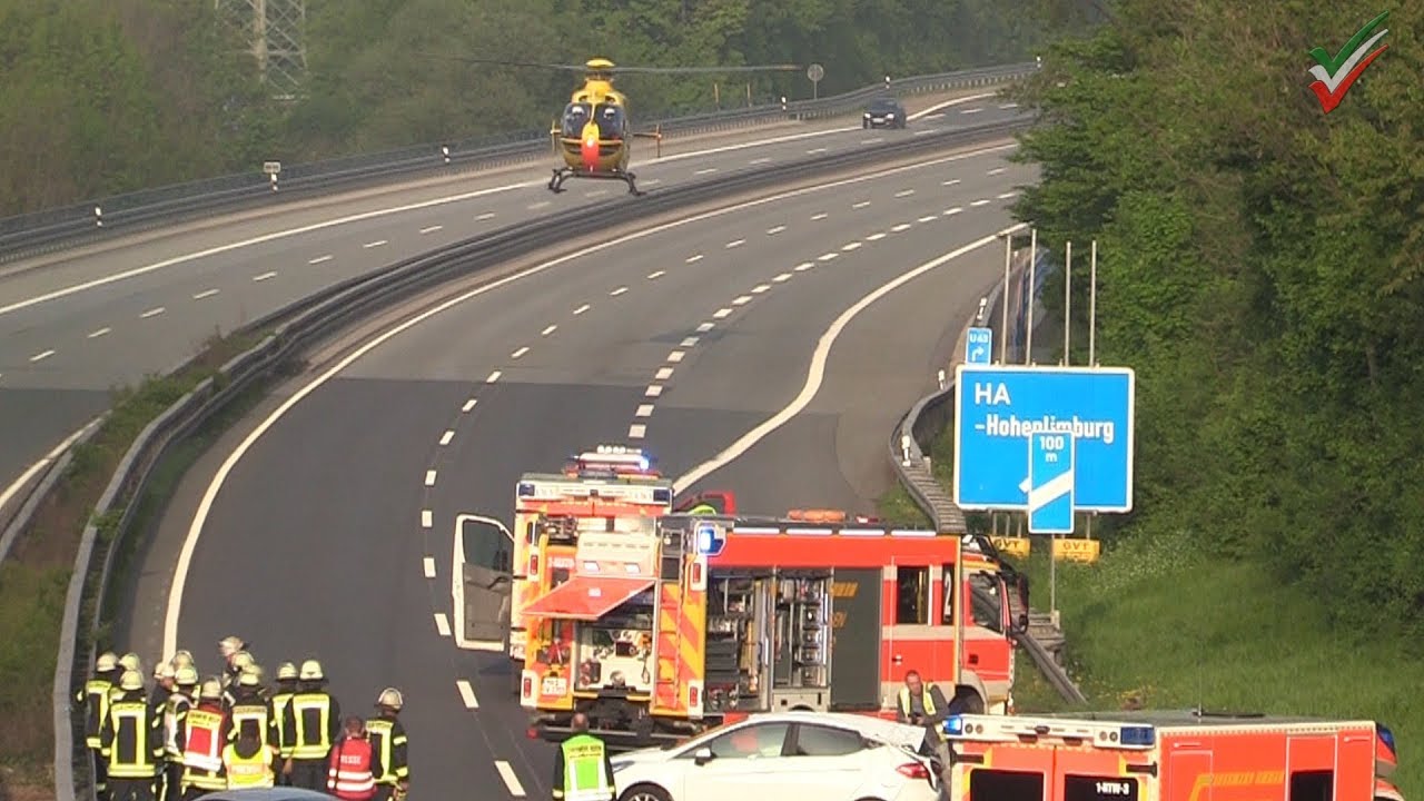 Rettungshubschrauber D-HOFF und Polizeihubschrauber nach schwerem Unfall auf A46 im Einsatz - RTH