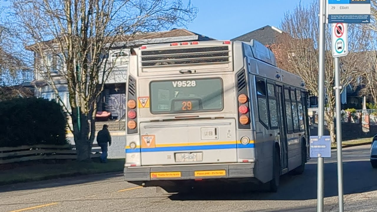 Translink CMBC 9528 on the 29 Elliot 