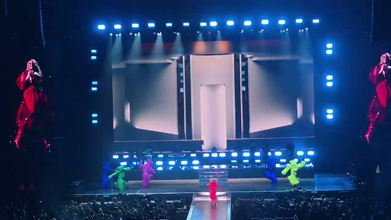 Kylie Minogue - Better The Devil You Know / Shocked (Movistar Arena, Bs As, Argentina) - 07/08/2025