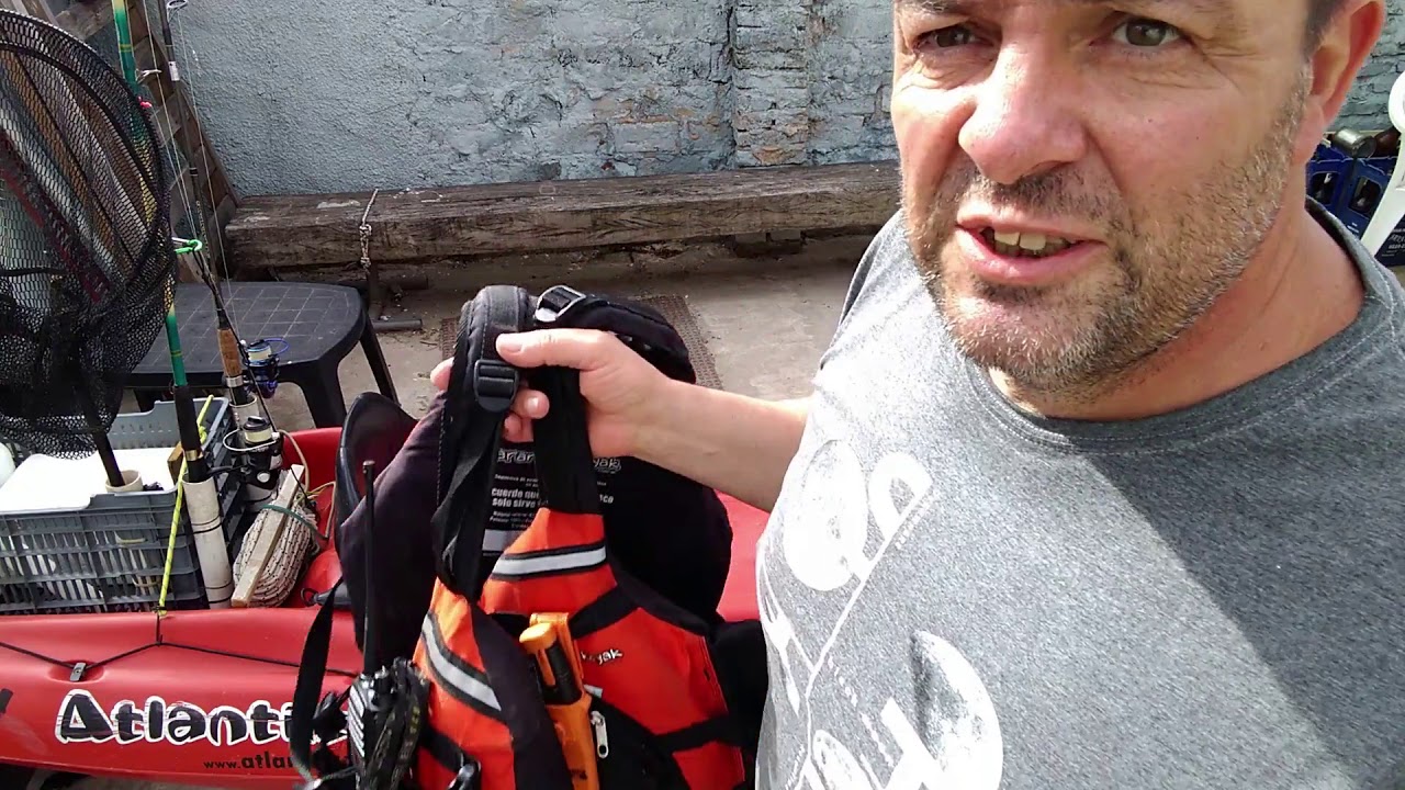 Como equipo el kayak para pescar