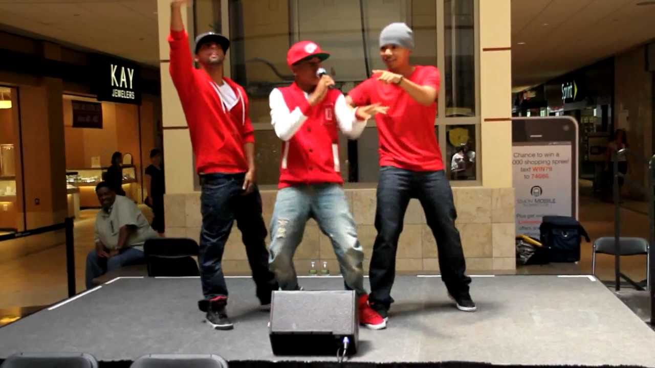 Nothing On Me Tour- Livingston, NJ (Livingston mall)