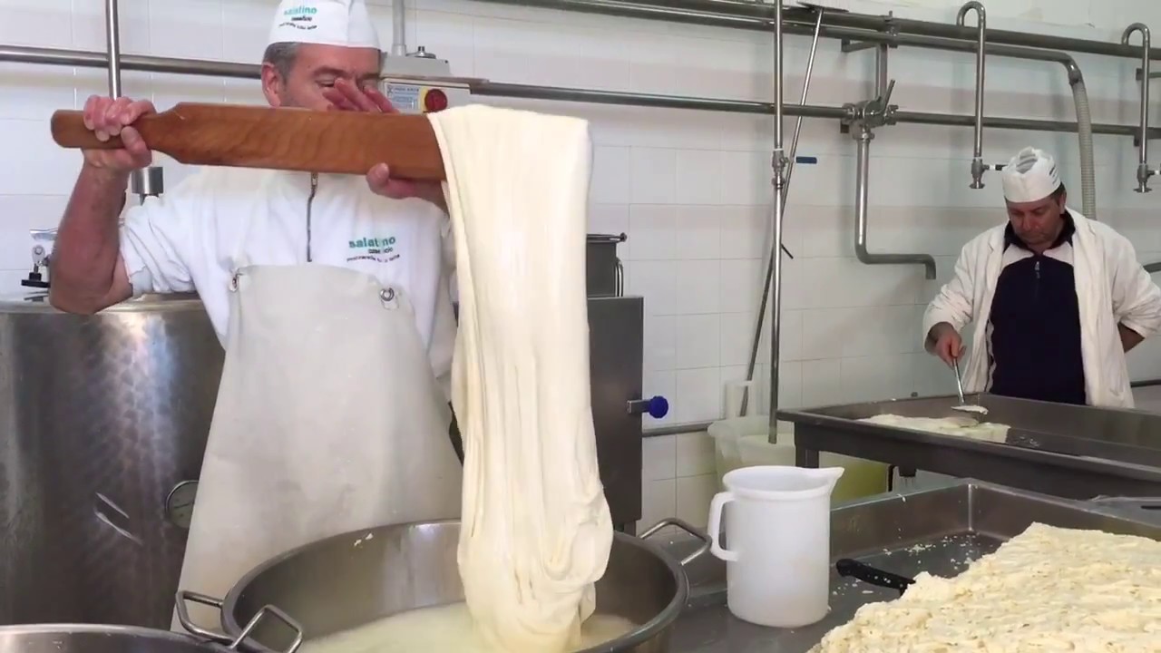 Siciliani creativi - Come si fanno mozzarella, treccia e burrata
