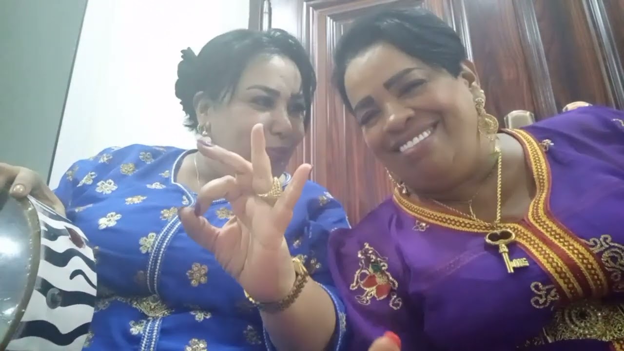 قصارة زاهية مع مجموعة الوزة. خديجة جديدية