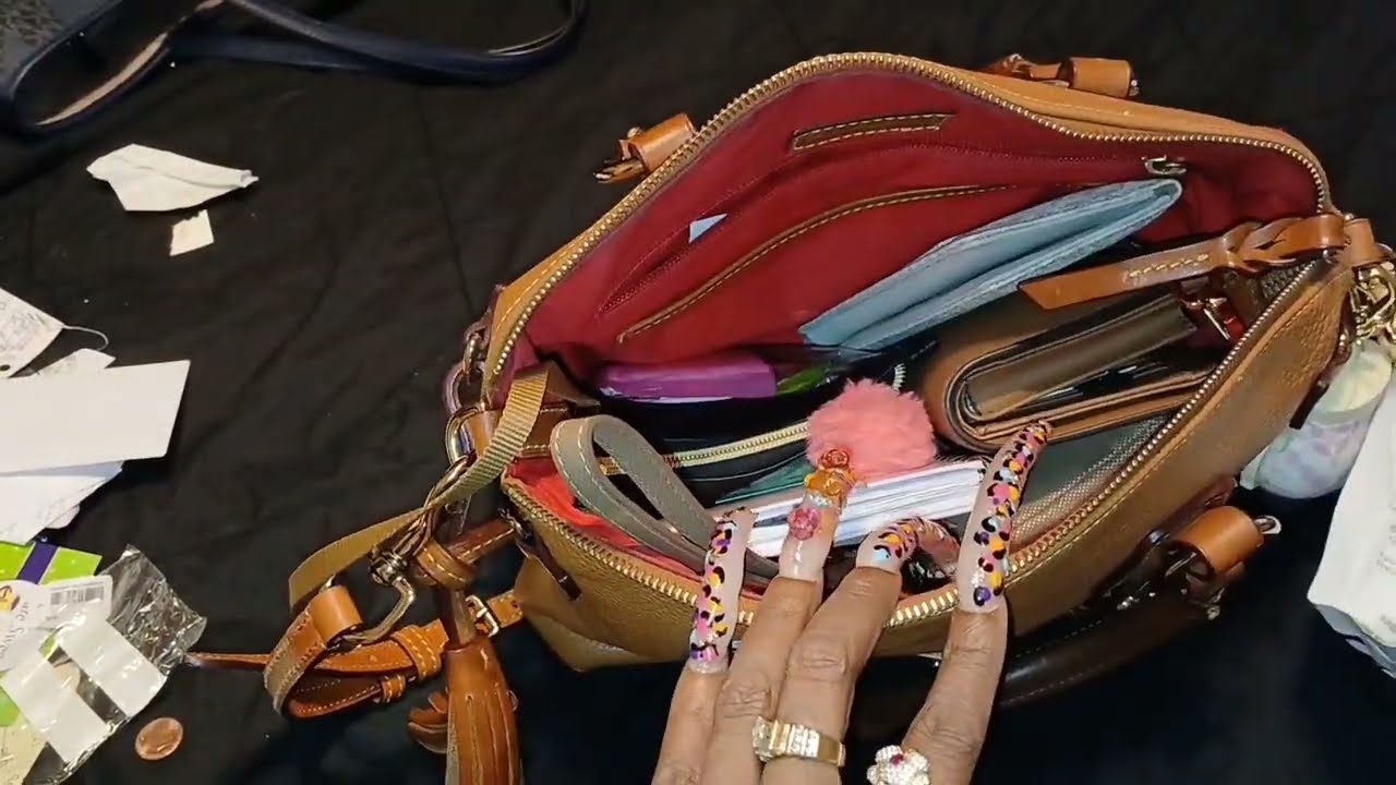 WHATS IN MY BAG- WHATS IN MY PURSE- LIFE WITH LONG NAILS