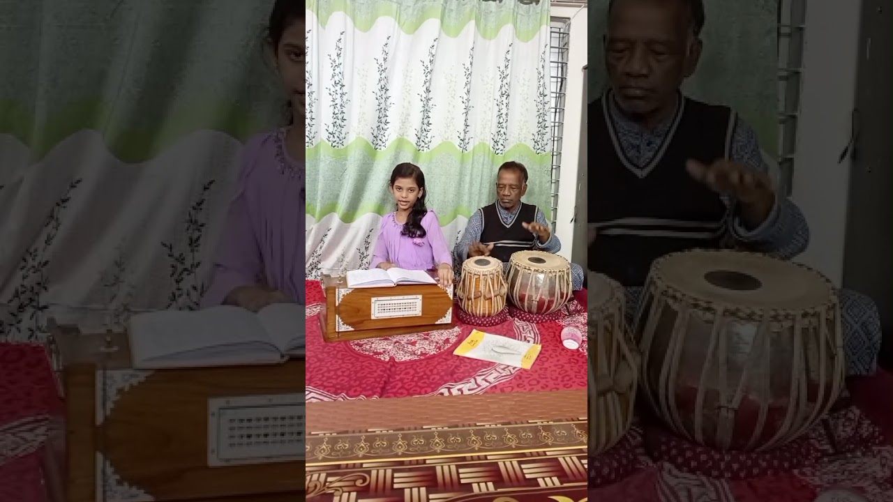 ইস্টিশনের রেল গাড়িটা গেয়ে শুনিয়ে এলো রাধিকা দাশ